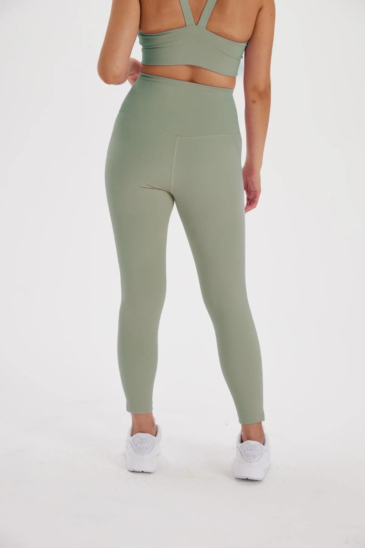 High-Rise Compressive Legging 23.75