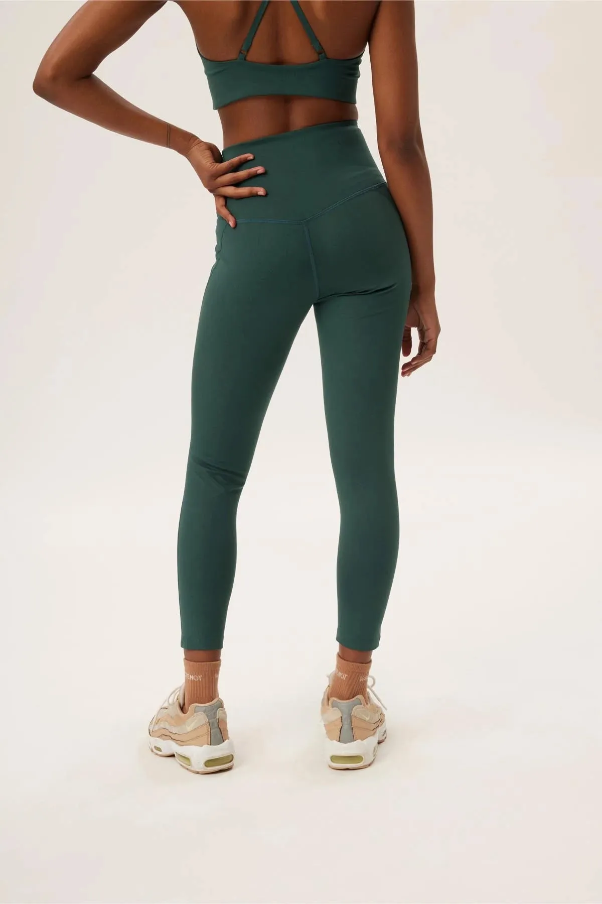 High-Rise Compressive Legging 23.75