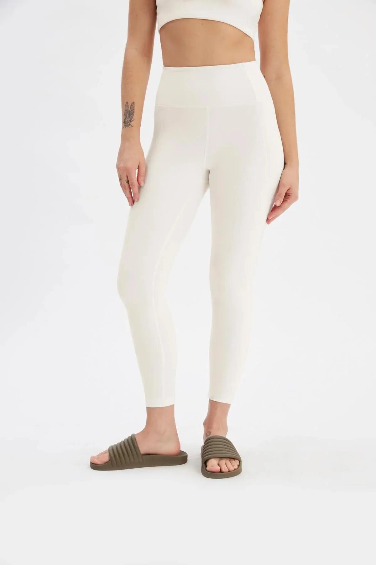 High-Rise Compressive Legging 23.75