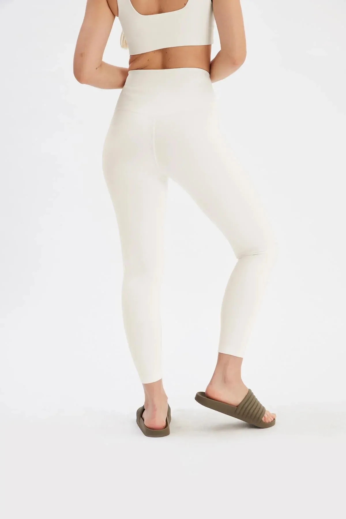 High-Rise Compressive Legging 23.75