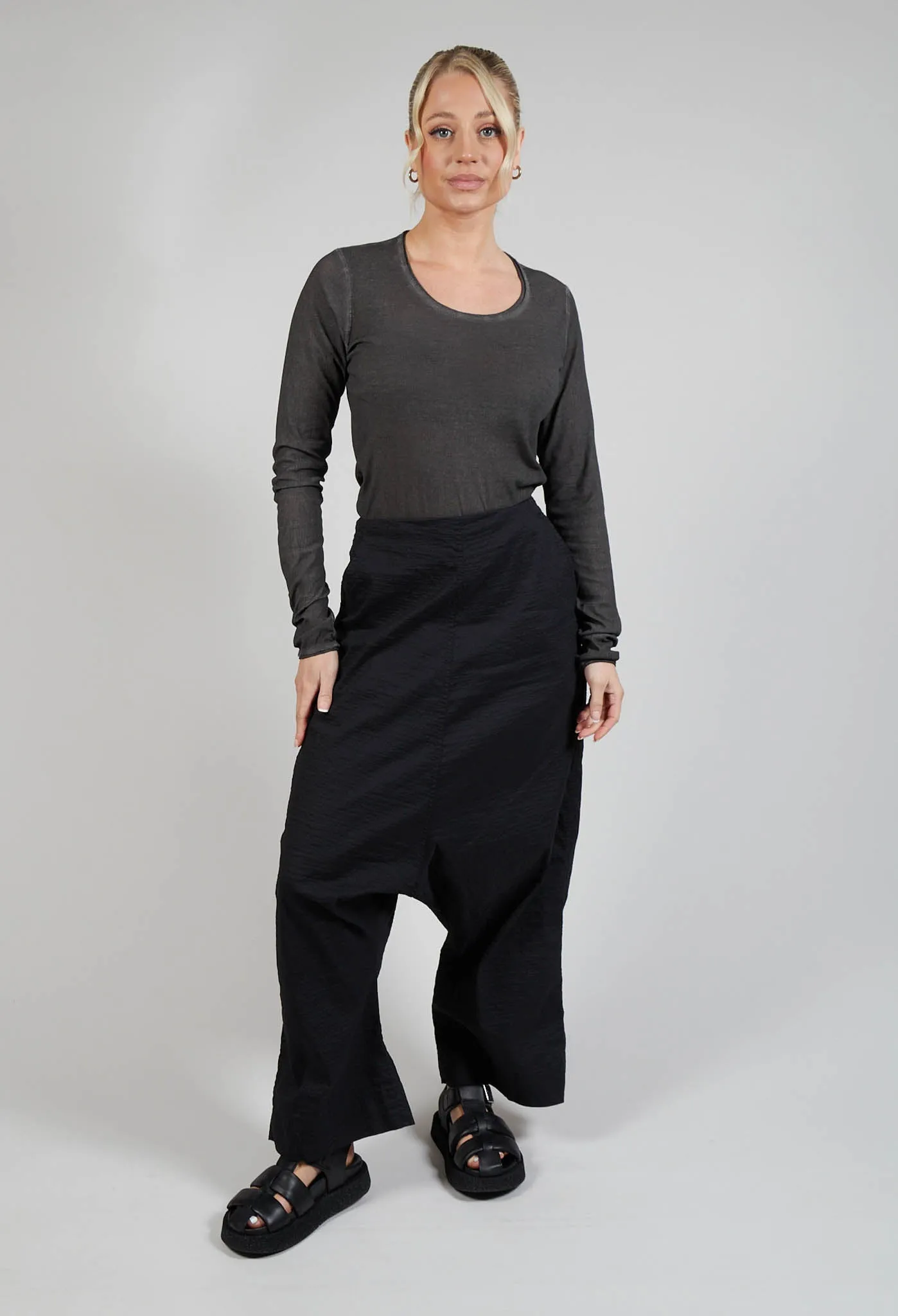 Low-Crotch Trousers in Black