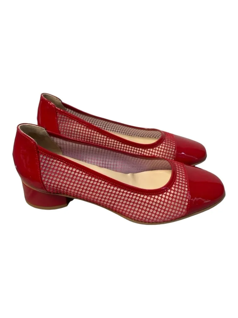 MOT-CLe Shoe Size 40 Red & Tan Patent Leather Mesh Detail Closed Toe Shoes