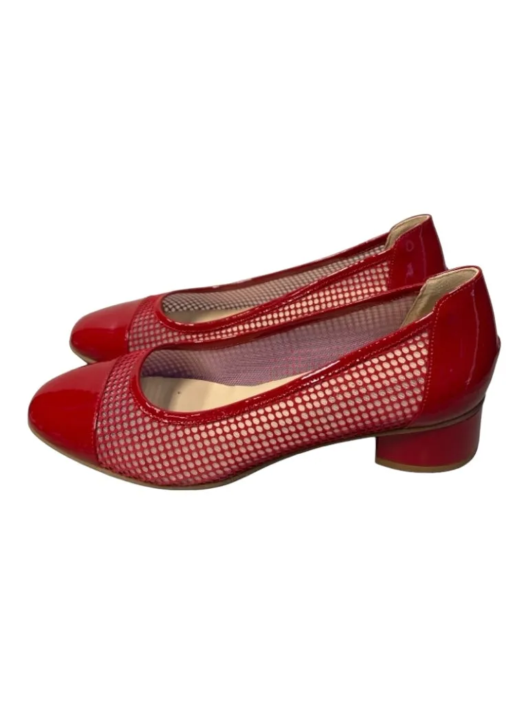 MOT-CLe Shoe Size 40 Red & Tan Patent Leather Mesh Detail Closed Toe Shoes