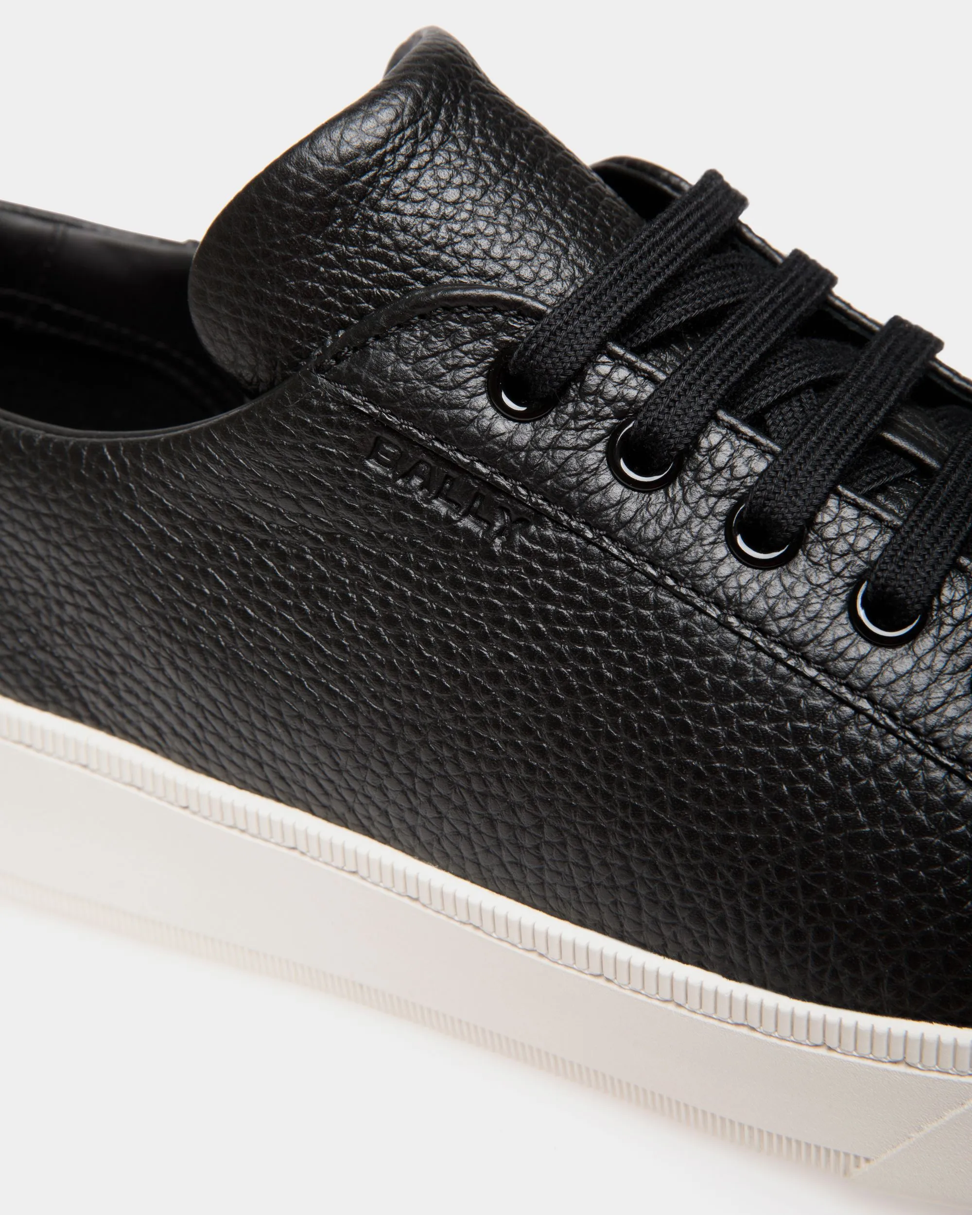 Raise Sneaker In Black Grained Leather 