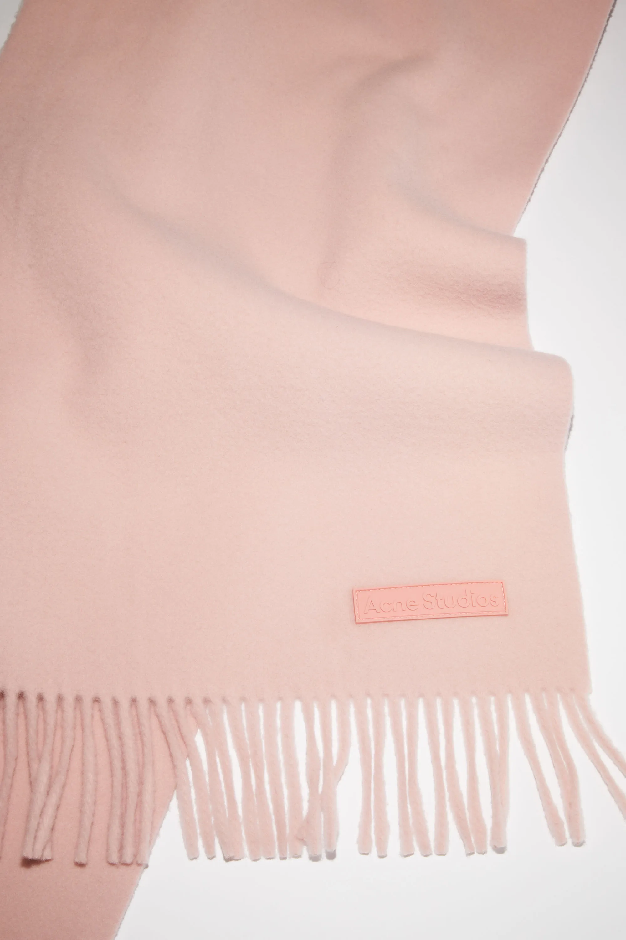 Wool scarf pink label